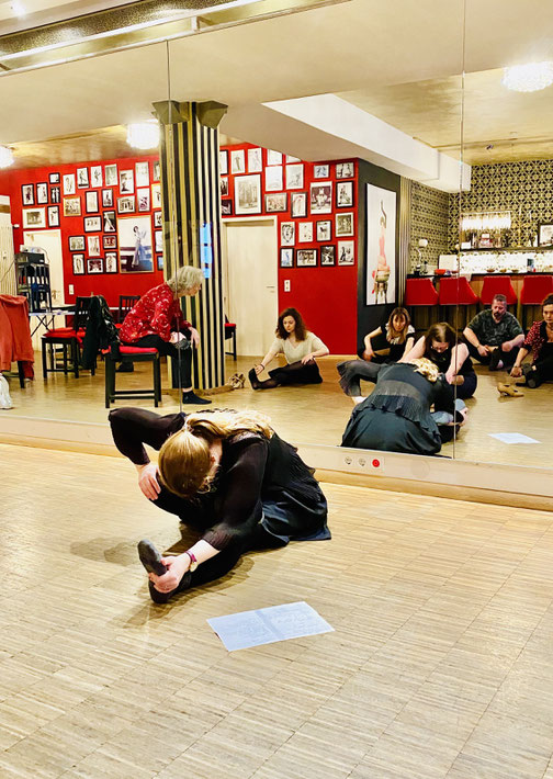 Showgirl Training Dancers Workout, Stretching, Krafttraining, 