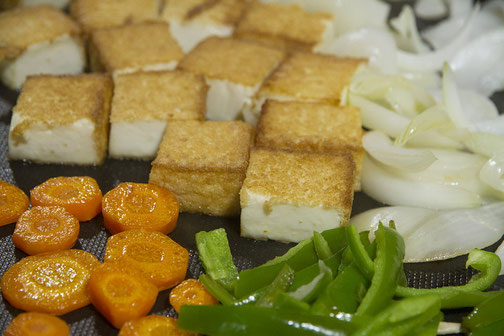 Enjoy a healthy lunch with plenty of fresh vegetables.