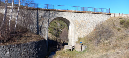 Pont del Tren Grocs a la Ruta de senderisme a peu circular TC349 voltants de Bolquera - Foto 2