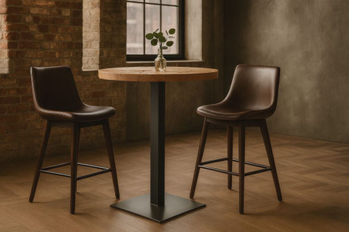 Stehtisch ST11 mit runder Tischplatte aus massiver Eiche und Stahlfuß im modernen Loftdesign