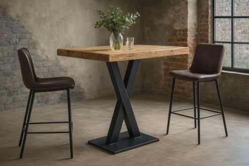 Stehtisch ST10 aus antiker Eiche mit massivem X-Stahlgestell im Industrial-Stil, handgefertigt für Loft und Chalet