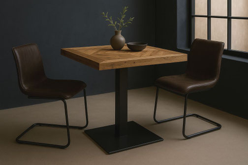 Bistrotisch BT9 mit quadratischer Eichenplatte im Rautenmuster auf schwarzem Stahlfuß im modernen Industrial Design