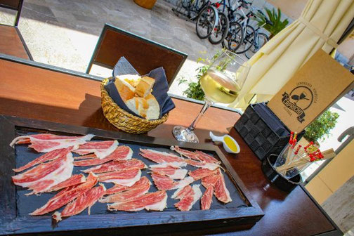 Mallorca, Spanien, Balearen, Reisetipps, Highlights, Die Traumreiser, Jamon, Schinken