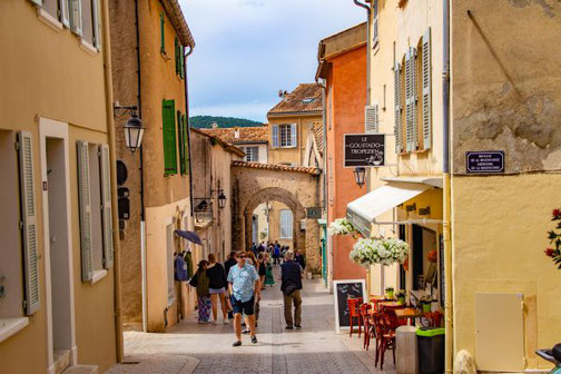 Côte D'Azur, Frankreich, Französische Riviera, Die Traumreiser,  Saint-Tropez, Altstadt, Gassen