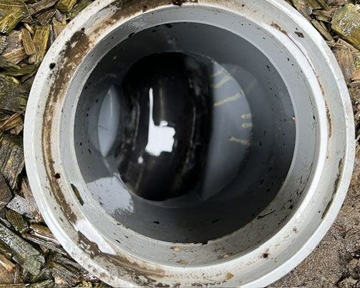 金沢市笠舞の排水管洗浄で、築30年以上のご家族宅の埋設管エルボを洗浄し、汚れが除去された清掃後の状態