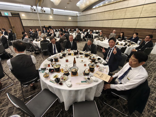 懇親会の様子