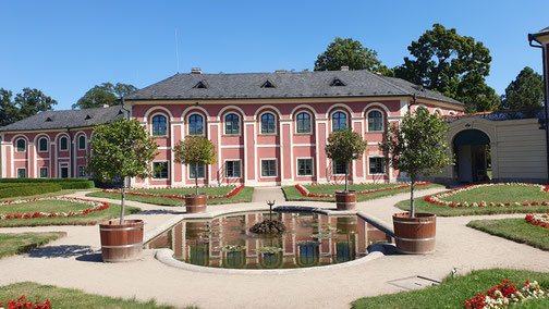 Schloss Veltrusy, der Eingangsbereich...