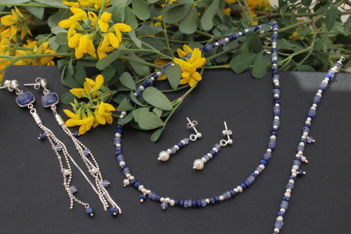Tanzanite pierre rare modèle unique collier fin pierres naturelles