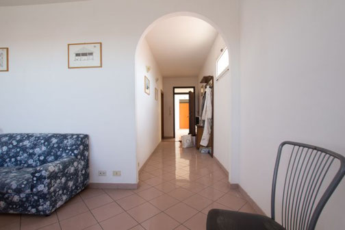 interno di una casa salotto