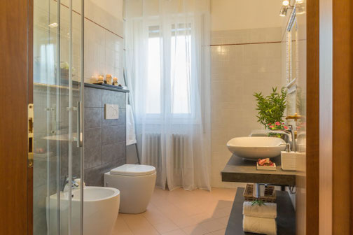 bagno dopo intervento home stager