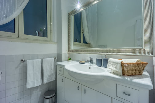interno di un alloggio bagno