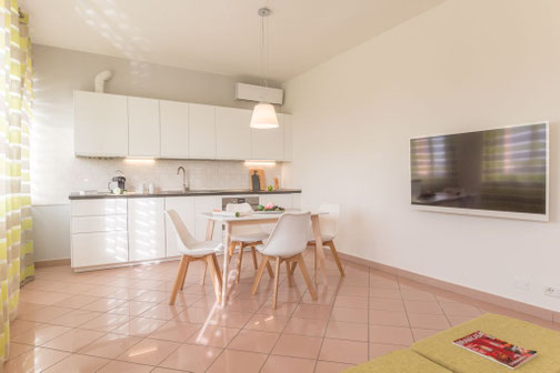 interno di una casa salotto cucina
