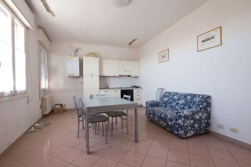 interno di una casa salotto cucina