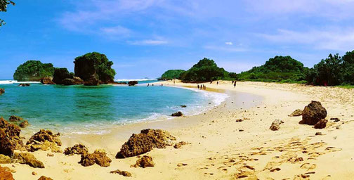 Pantai Watu Leter