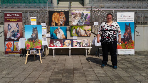 Magna Racino Exklusive Ausstellung Hufspuren und WuffMiau