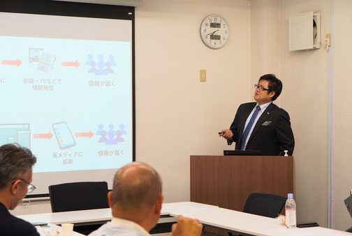 広報PRセミナーでの講演風景（刈谷市の異業種交流会にて）