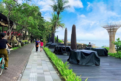Sanur's promenade with sea view and restaurant