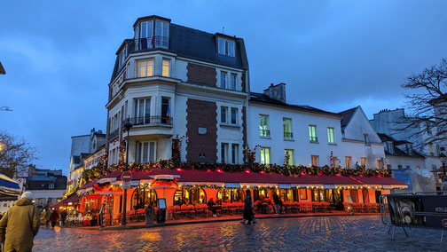 Café bei Nacht in Montmartre.