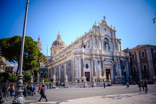 Der Dom in Catania von aussen.