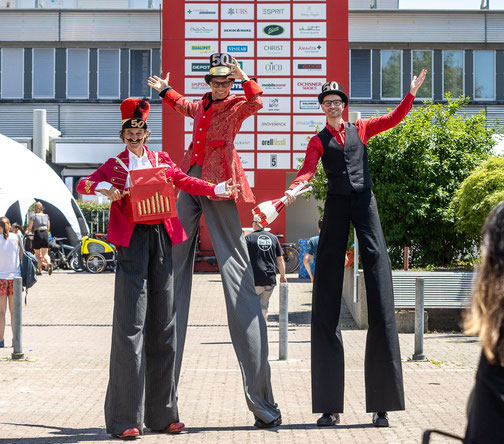 Stelzenläufer aus der Schweiz an einem Event buchen