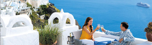 Restaurant an Land - Außengastronomie mit Blick auf ein Kreuzfahrtschiff