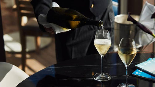 Black Friday Angebote von Crystal Cruises – Champagner an Bord einer Luxus-Kreuzfahrt