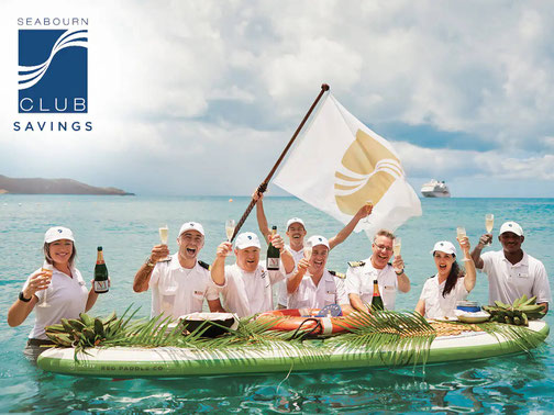 Seabourn Crew feiert mit Champagner am Strand im hüfthohen Wasser