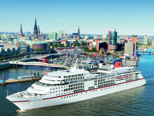 MS Europa 2 am Hamburger Hafen von oben