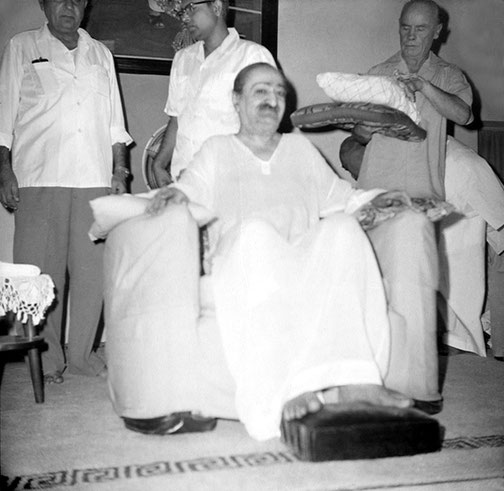 Poona : ( L-R ) Adi K. Irani, Bhau Kalchuri, Francis Brabazon standing behind Meher Baba. Courtesy of the Sriramamoorthy Collection @ AMBCCPT, INDIA