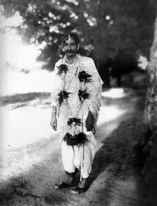  1928 : Meher Baba as Lord Rama in Toka, India. LM 1085