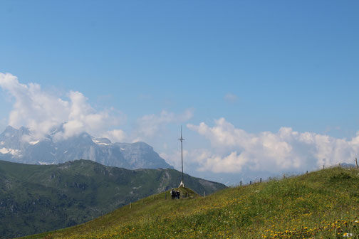 Auf dem Gipfel angekommen – Schulklassen, Jugendgruppen und Firmen erleben Natur, Abenteuer und erlebnispädagogische Wanderungen