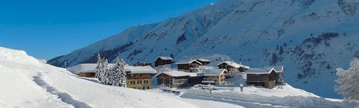 Tschamut im Winter – Unterkünfte für Schneesportlager, Klassenlager und Teamevents in der verschneiten Berglandschaft