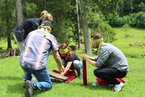 Private Gruppen erleben Teambuilding mit Erlebnispädagogik – gemeinsam als Gruppe Abenteuer und Spaß entdecken