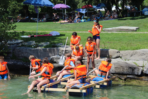 Unterwegs mit dem selbstgebauten Floss – Sommer-Teamevent für Schulklassen, Jugendgruppen und Firmen