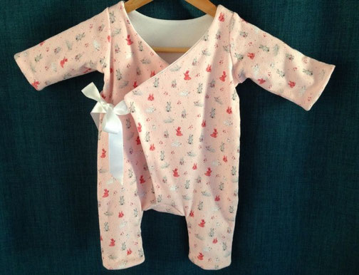 création d'un vêtement bébé à partir d'un patron de couture