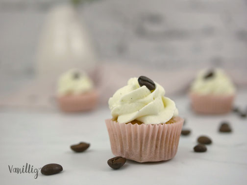 Kaffee Cupcakes mit Sahnehaube