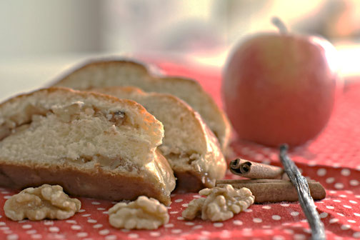 hefezopf, einfaches rezept für hefezopf, hefe, hefeteig, zopf mit äpfeln, gebäck mit äpfeln, Rezzepte zum backen, backrezepte mit hefe, backen mit äpfeln
