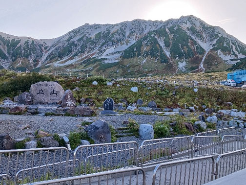 ホテル立山展望台より立山連峰主峰御山を望む