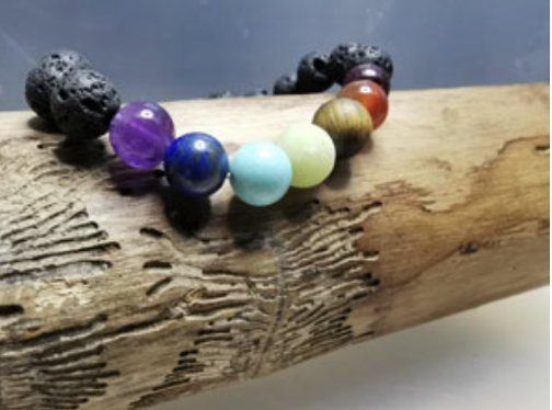 Chakraarmband mit 7 Edelsteine und Lavastein