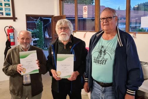 V. l. n. r.: Ehrenmitglied Josef Immerz, Gottlieb Daufratshofer, Vorstand Richard Lang