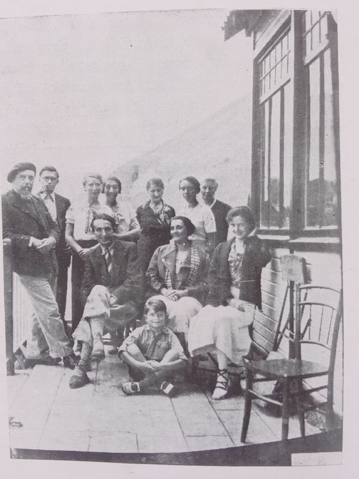Jean Balde (au centre) en vacances au chalet