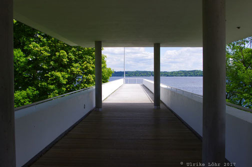 Steg über dem See