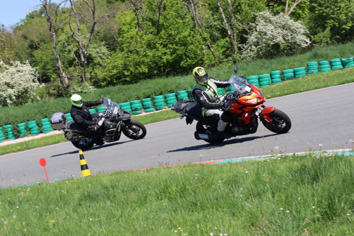 stage de conduite moto, perfectionnement moto et balade by Cap Moto