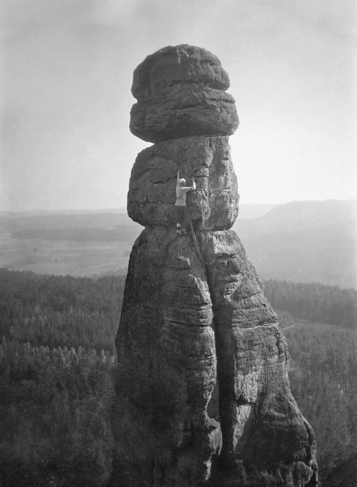 Rudolf Fehrmann bei der Erstbesteigung der Barbarine, Foto: Gustav Kuhfahl