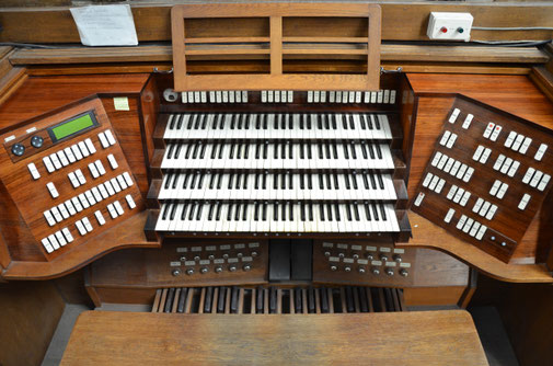 L'ancienne console du grand orgue