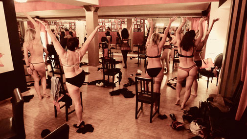 Burlesque Striptease Workshop München, Dixie Dynamite's School Of Burlesque Munich, Germany