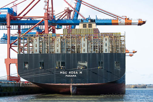 Elbe Schiff Schiffe Container Containerschiff Krahn Krähne Hafenkrahn Hafenkräne Ladung löschen Hamburg