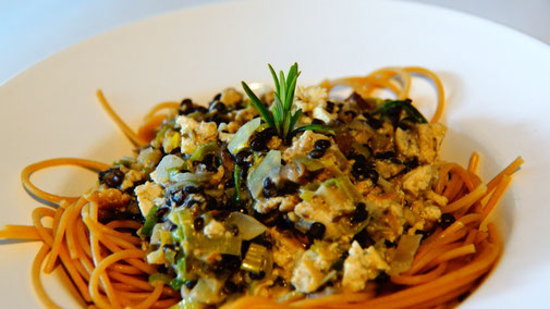 Weiße Spaghetti Linsen-Bolognese - vegan - fairani