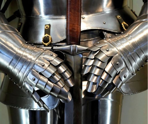 Source: https://pixabay.com/photos/sword-armor-weapon-medieval-knight-2140940/