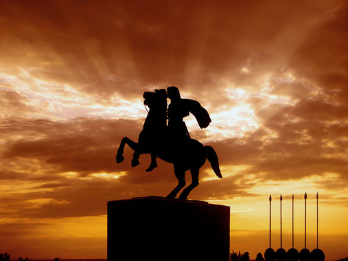 Source: https://pixabay.com/photos/statue-sunset-sky-silhouette-4881132/
